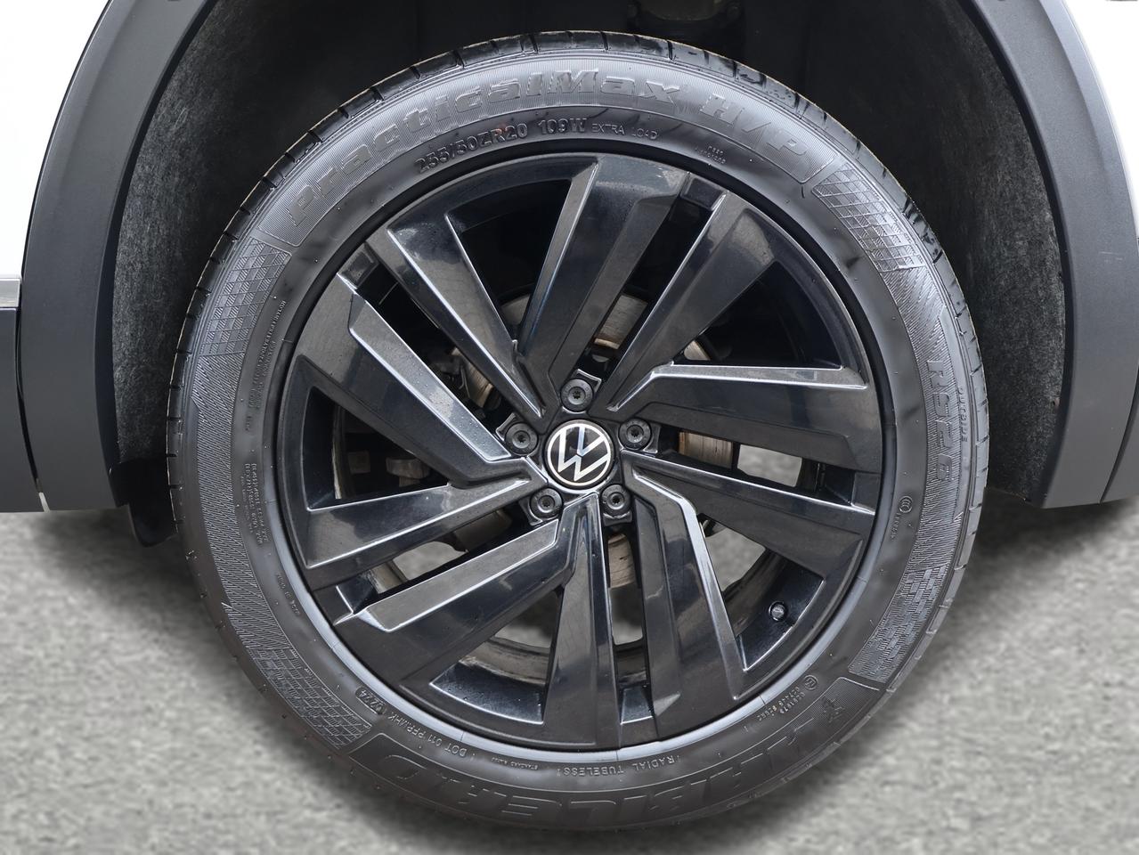 2019 Volkswagen Atlas V6 EXECLINE PREMIUM AWD CERTIFIED *SERVICE RECORDS* CAMERA NAV BLUETOOTH LEATHER HEATED SEATS PANO ROOF CRUISE ALLOYS Photo