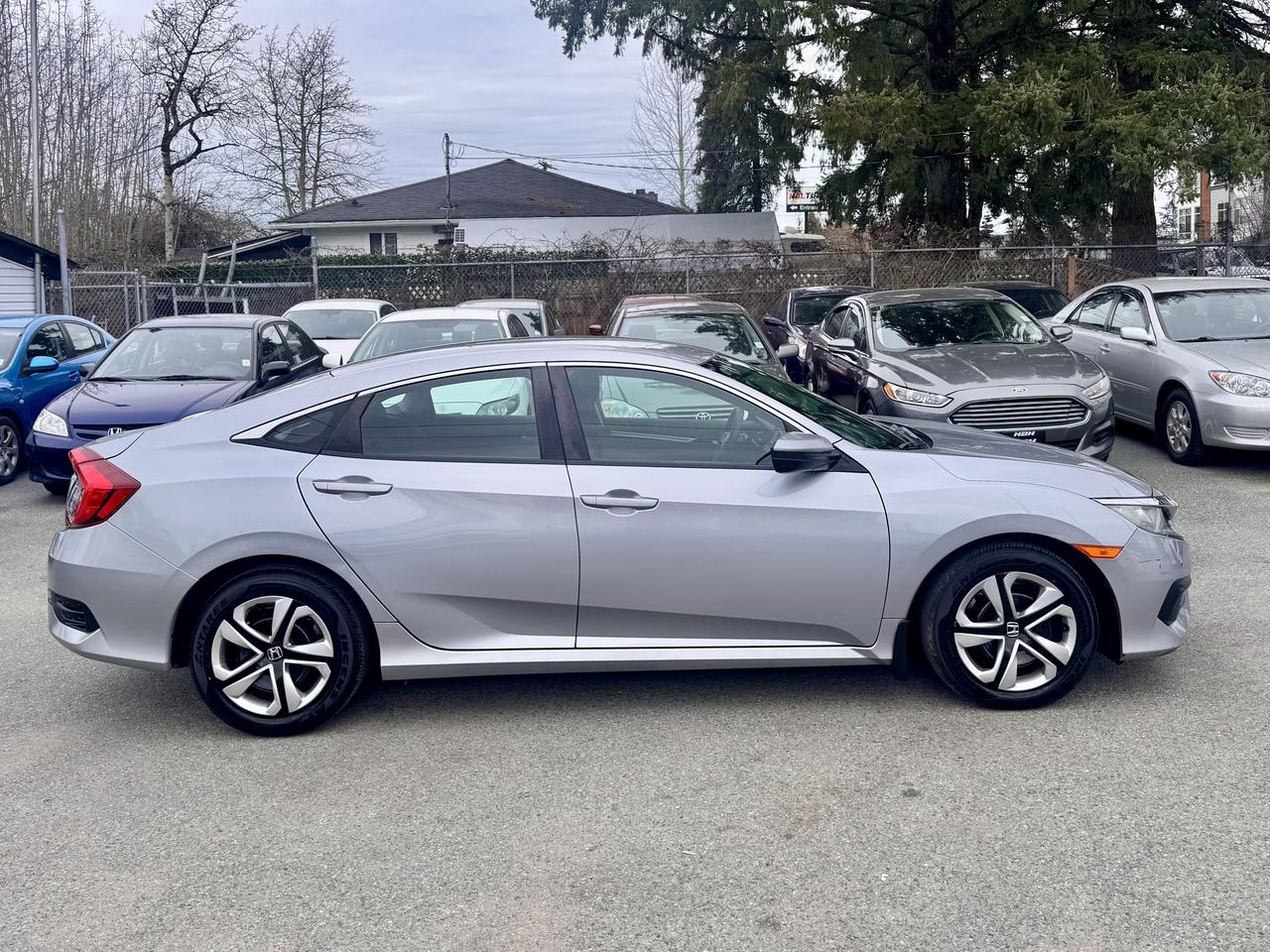 2016 Honda Civic FINANCING AVAILABLE Photo4