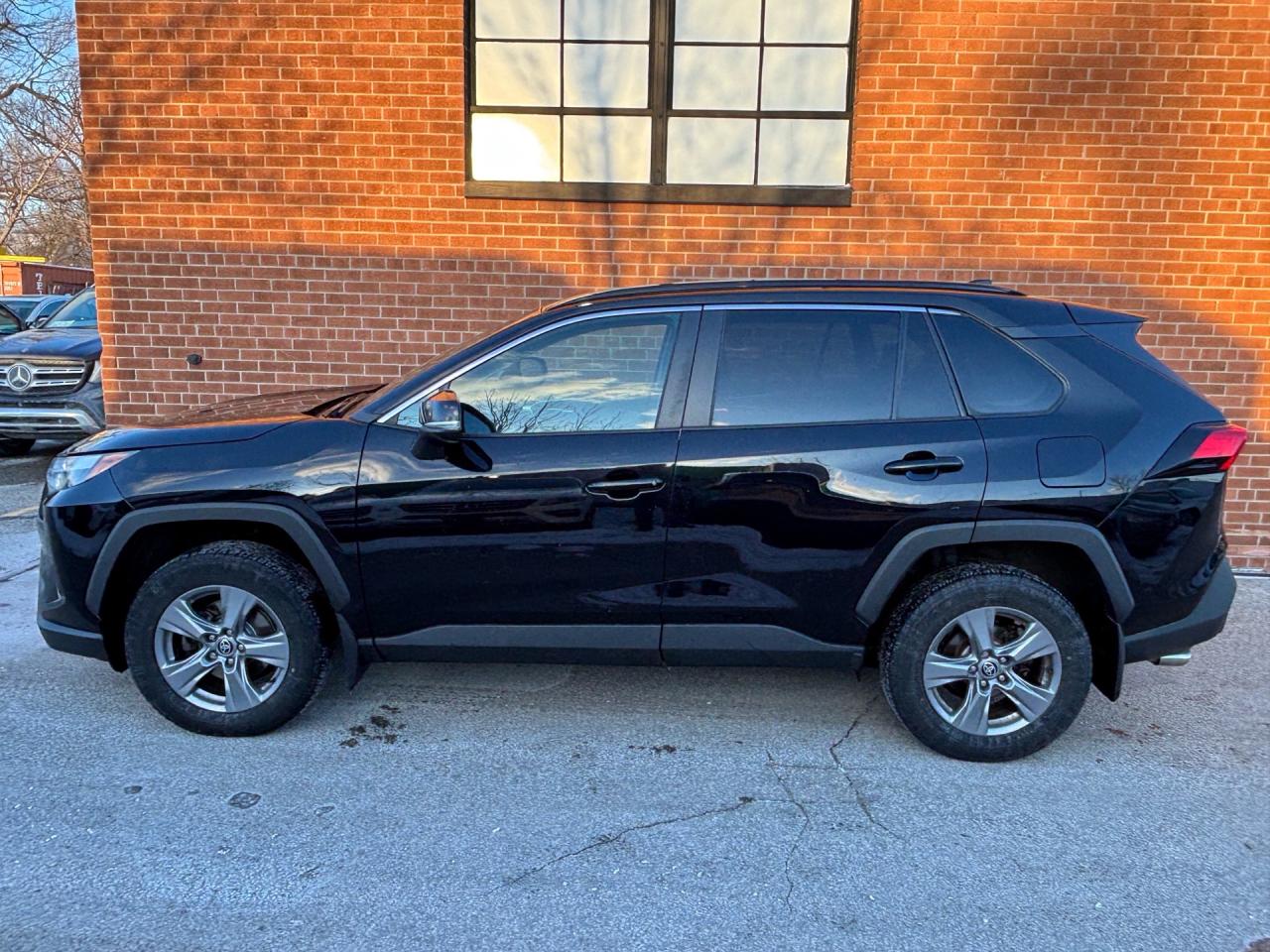 2022 Toyota RAV4 XLE AWD Photo