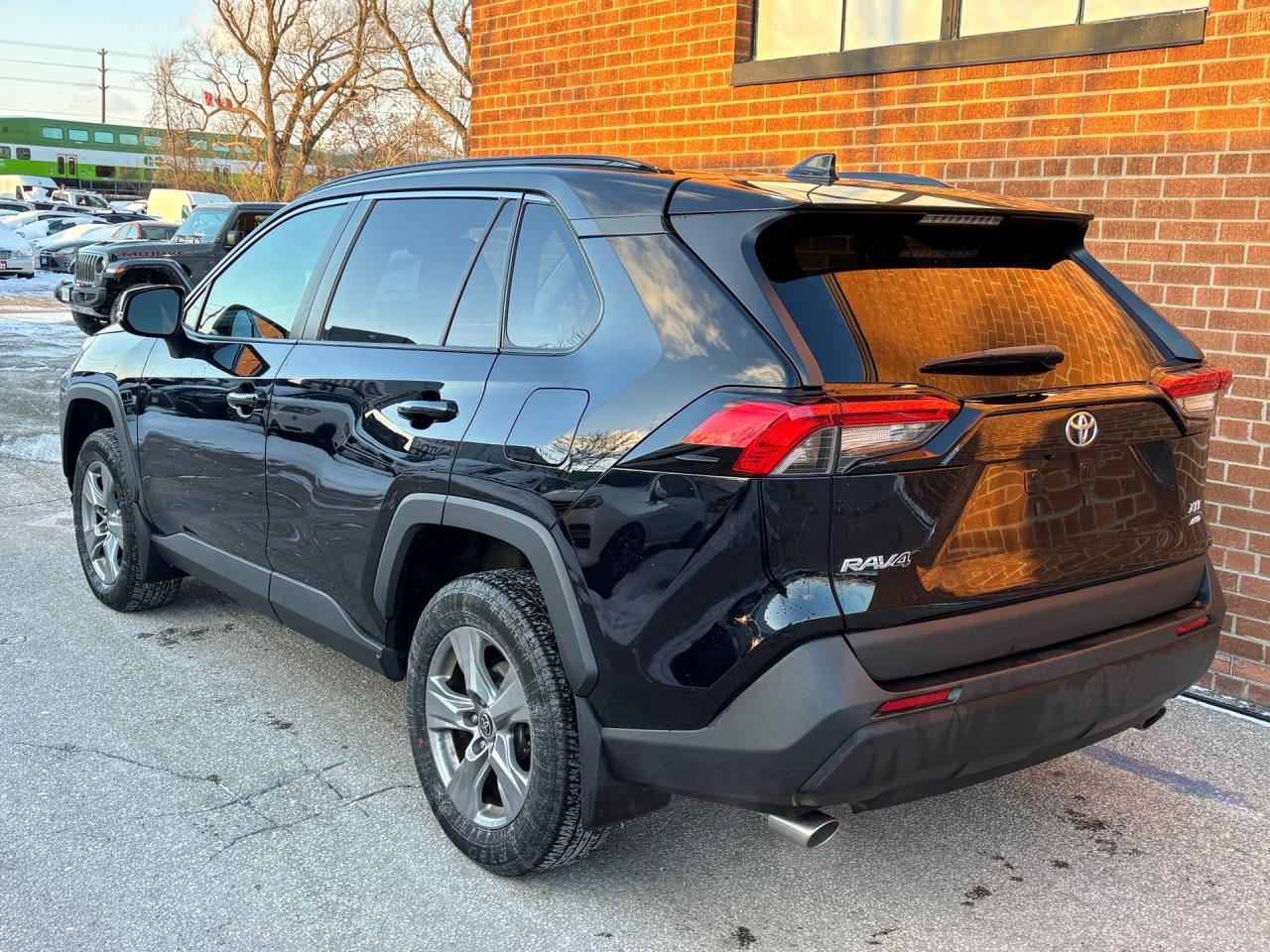 2022 Toyota RAV4 XLE AWD Photo3