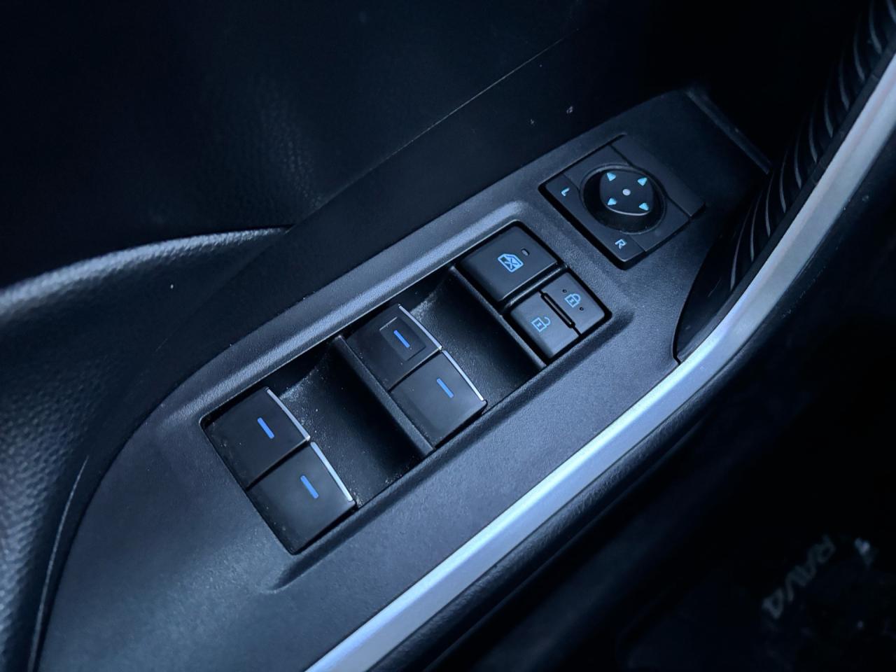 2022 Toyota RAV4 XLE AWD Photo