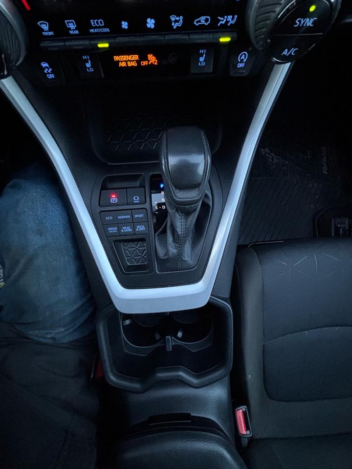 2022 Toyota RAV4 XLE AWD Photo