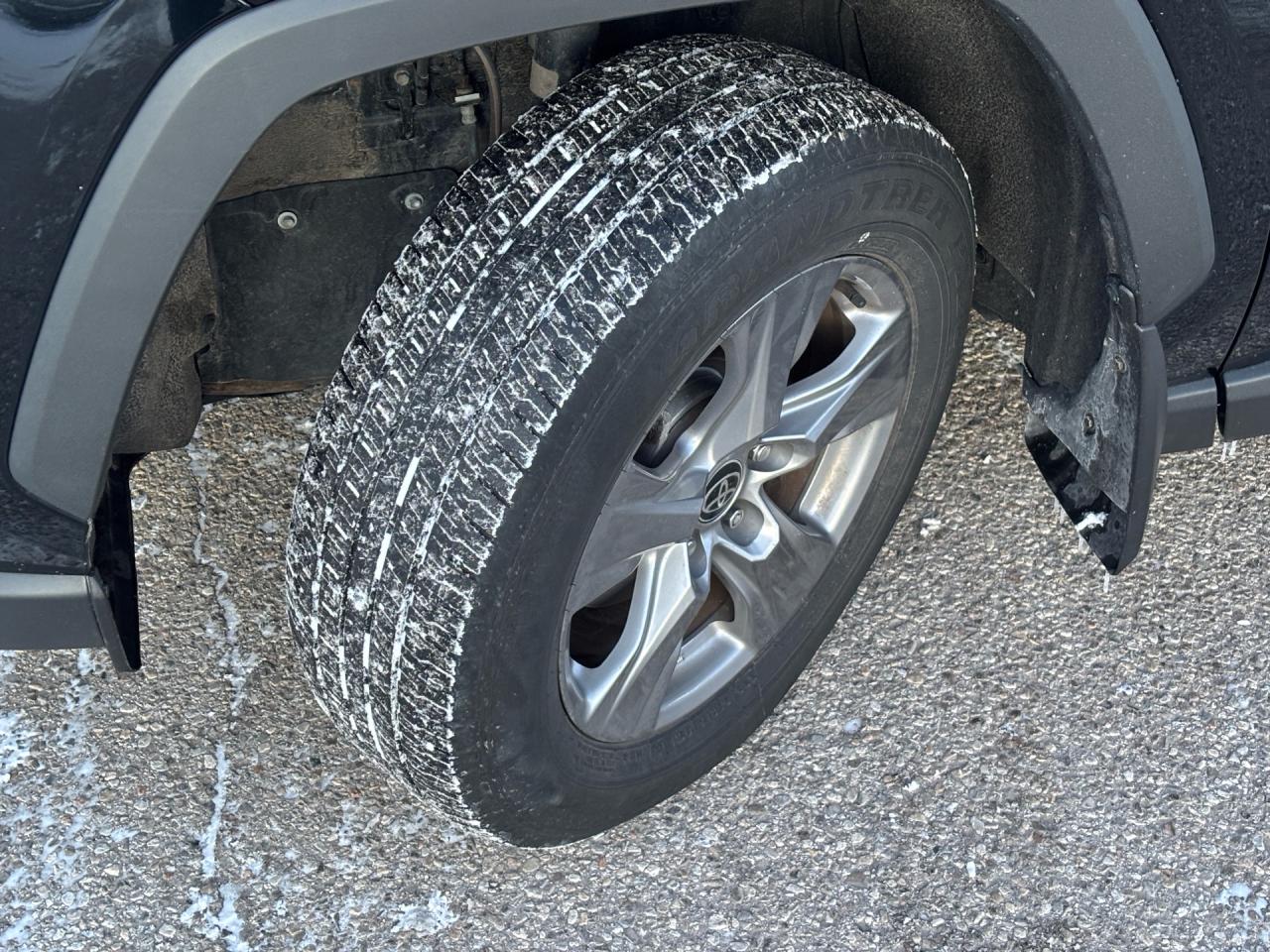 2022 Toyota RAV4 XLE AWD Photo