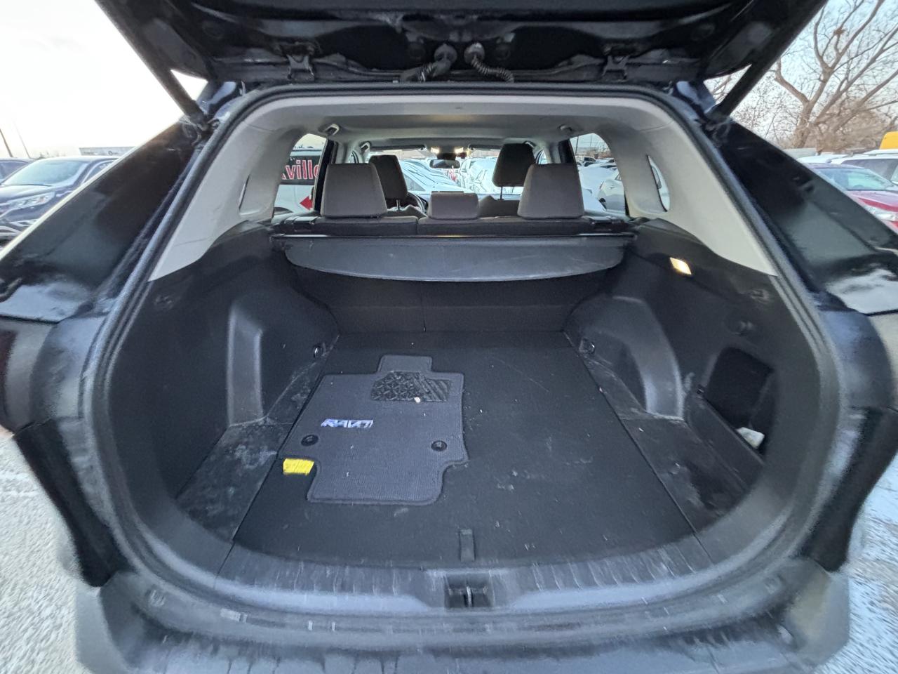 2022 Toyota RAV4 XLE AWD Photo