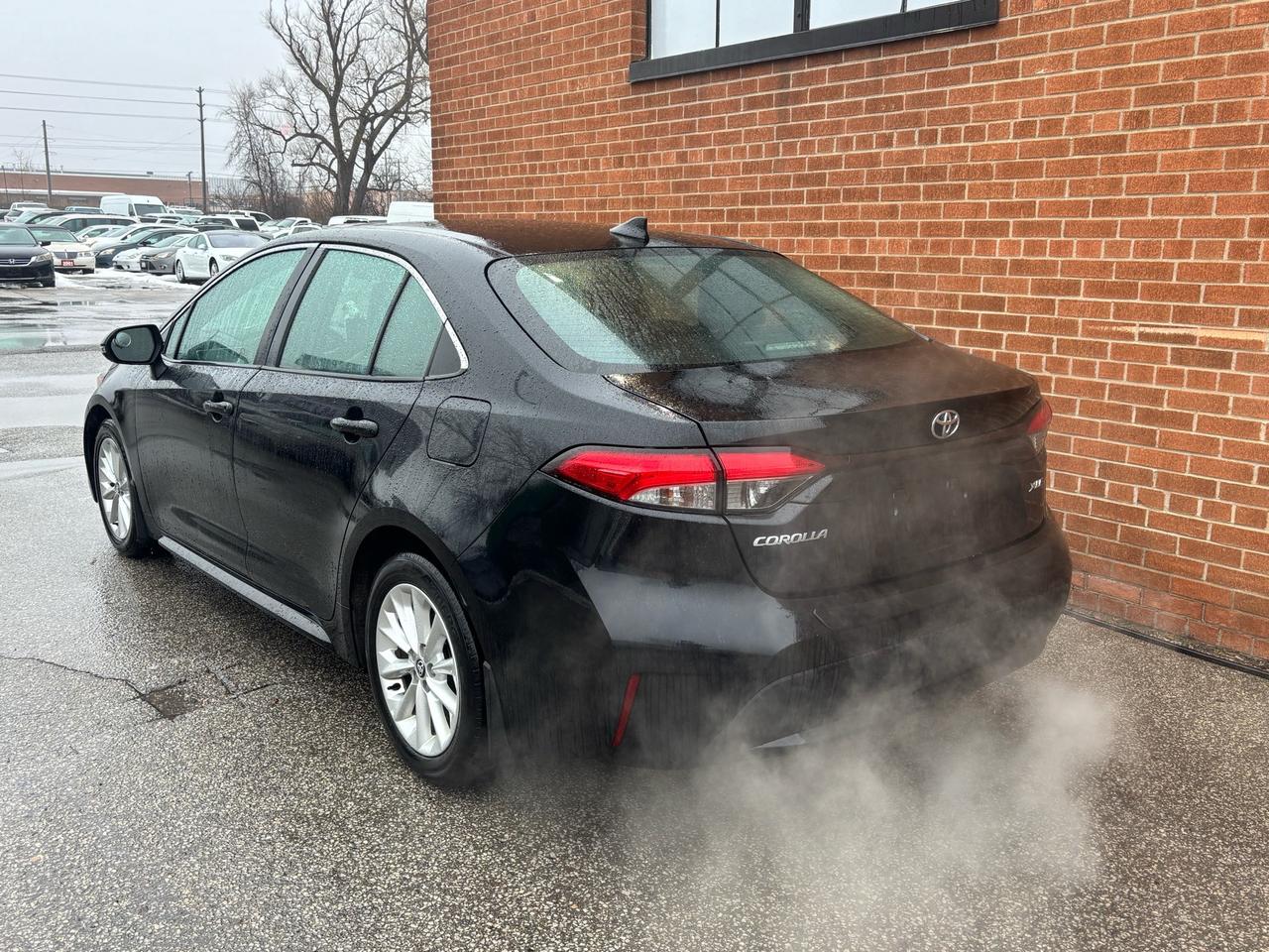 2020 Toyota Corolla XLE, Navigation, Leather, Roof Photo3