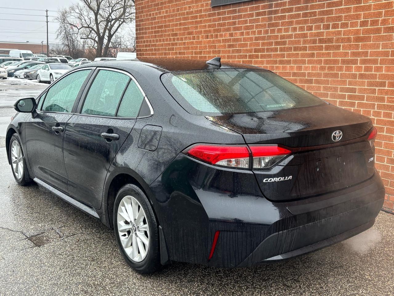 2020 Toyota Corolla XLE, Navigation, Leather, Roof Photo4