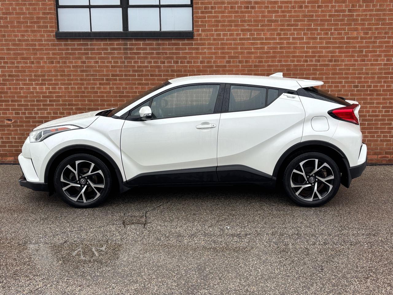 2018 Toyota C-HR Fwd Xle Photo
