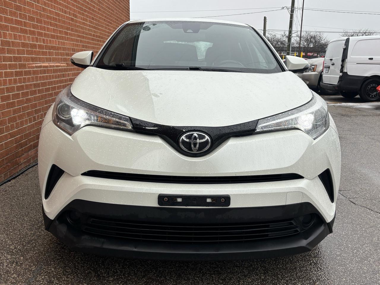 2018 Toyota C-HR Fwd Xle Photo