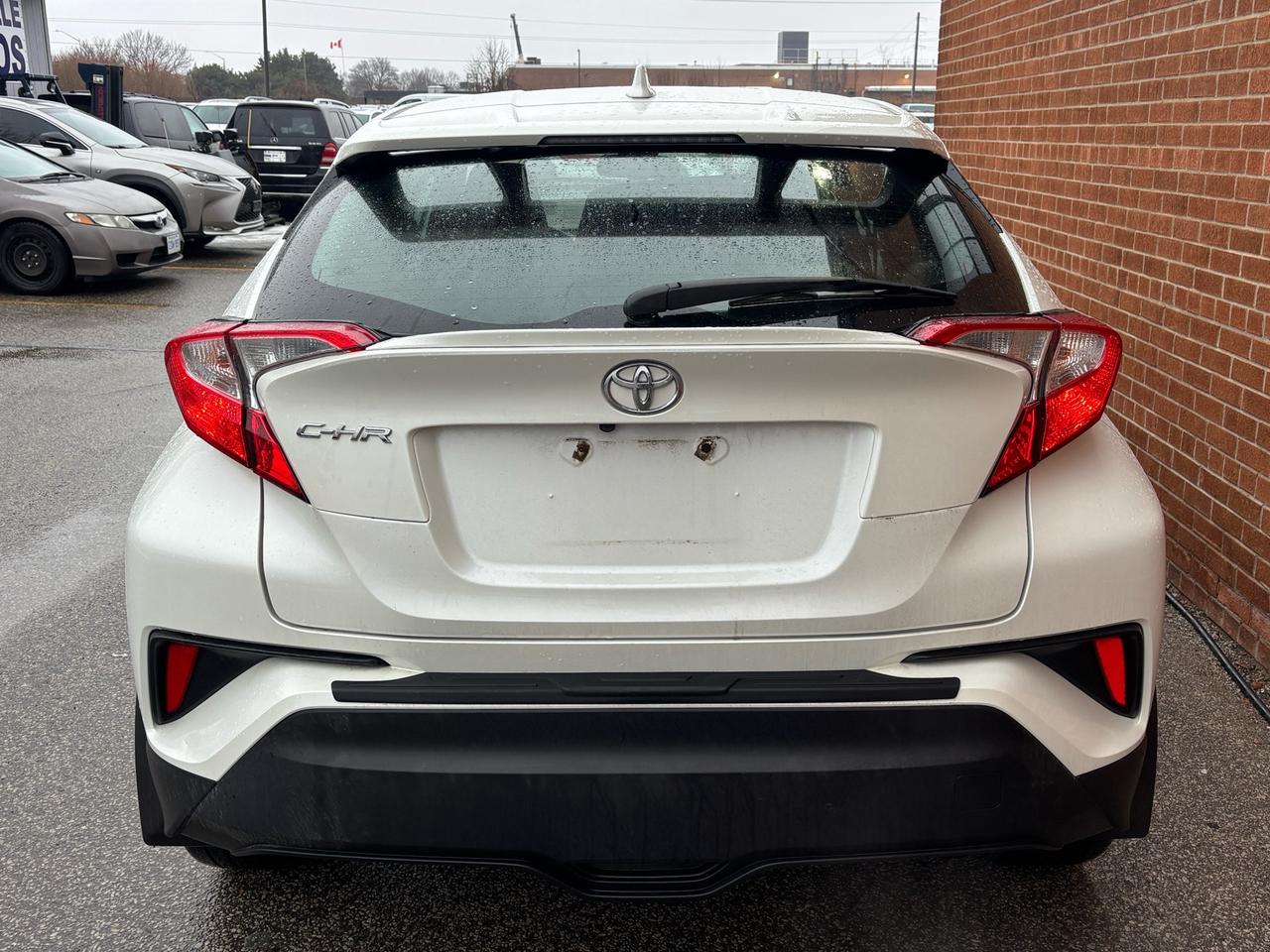 2018 Toyota C-HR Fwd Xle Photo