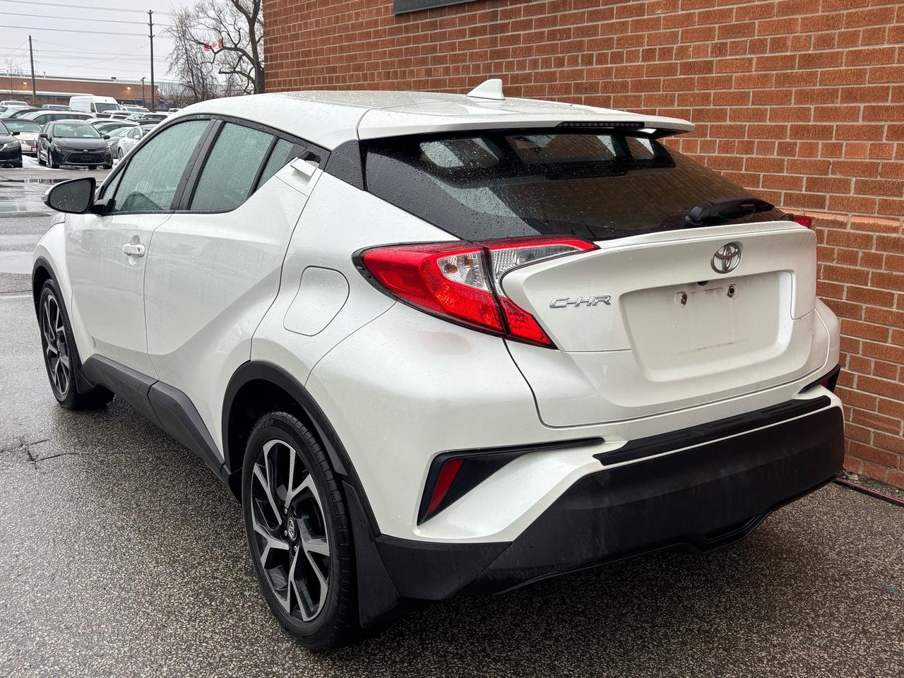 2018 Toyota C-HR Fwd Xle Photo