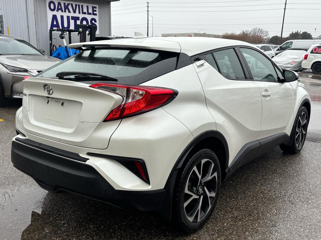 2018 Toyota C-HR Fwd Xle Photo