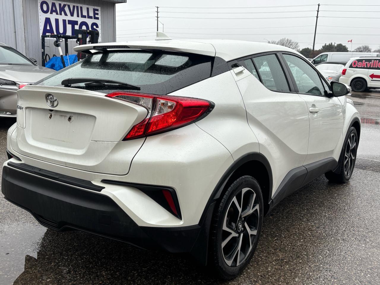 2018 Toyota C-HR Fwd Xle Photo