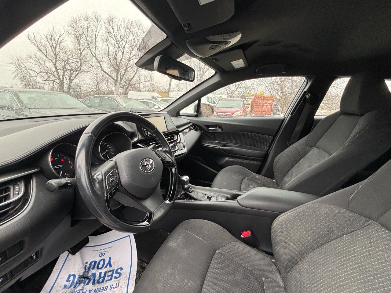 2018 Toyota C-HR Fwd Xle Photo