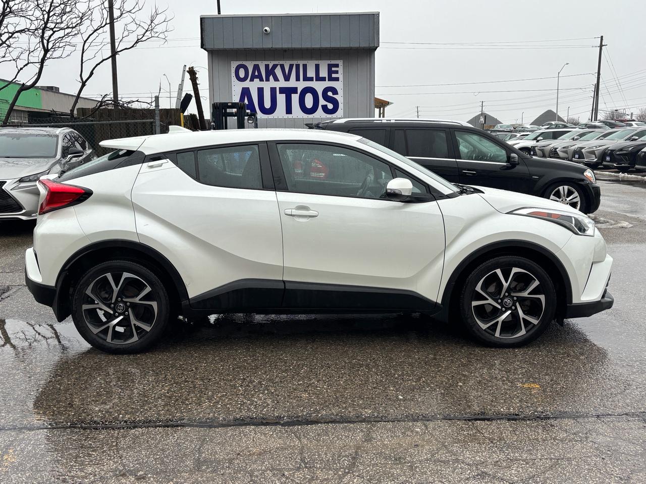 2018 Toyota C-HR Fwd Xle Photo