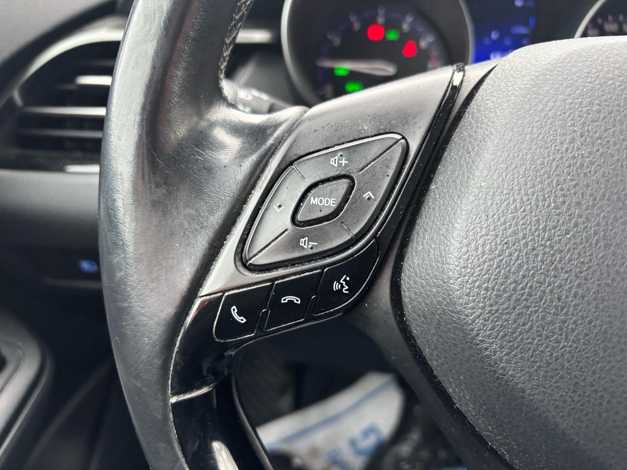 2018 Toyota C-HR Fwd Xle Photo