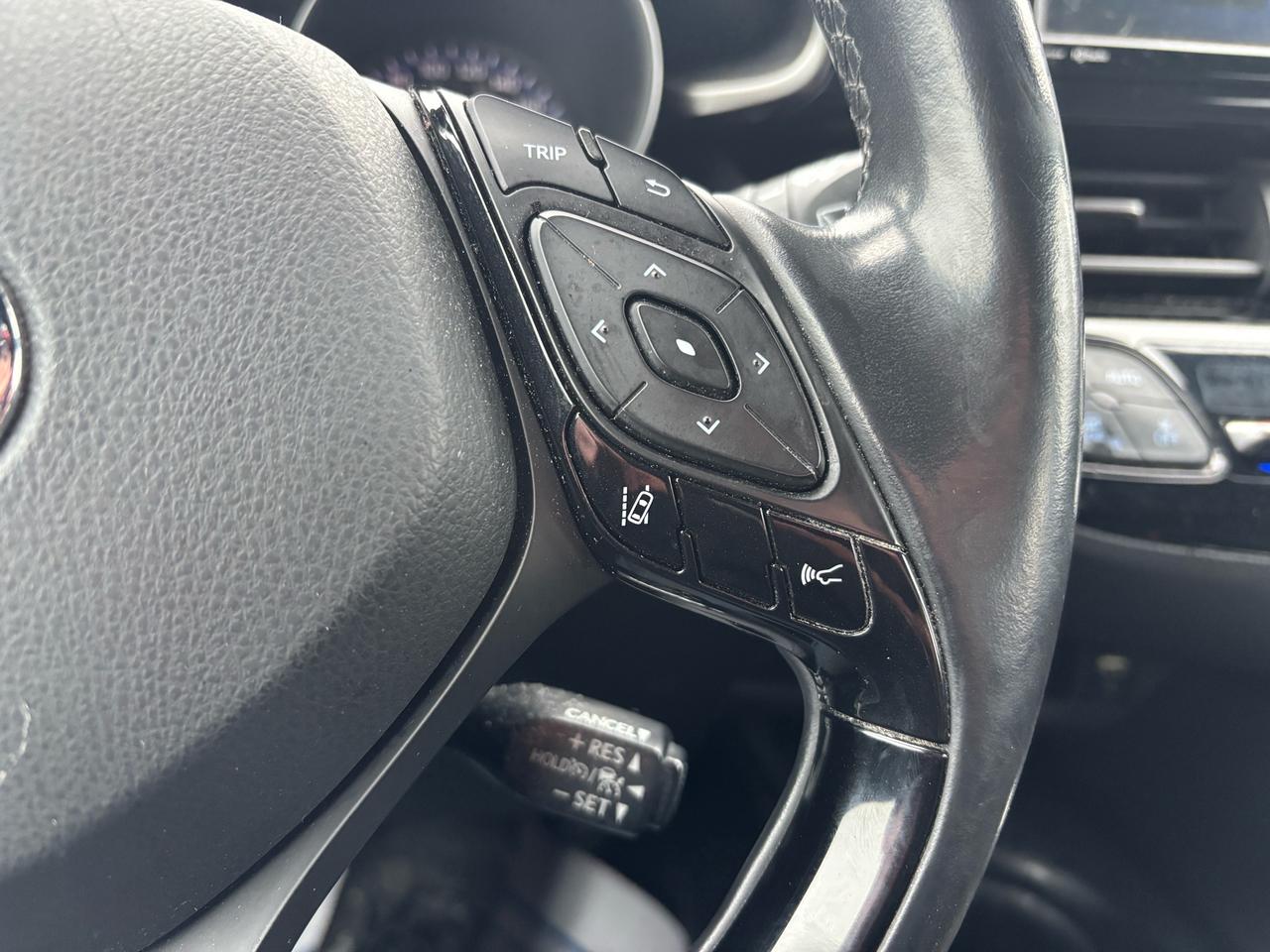 2018 Toyota C-HR Fwd Xle Photo