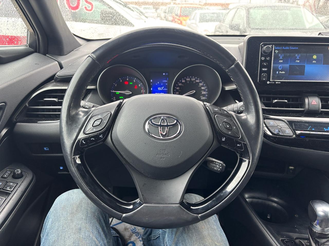 2018 Toyota C-HR Fwd Xle Photo