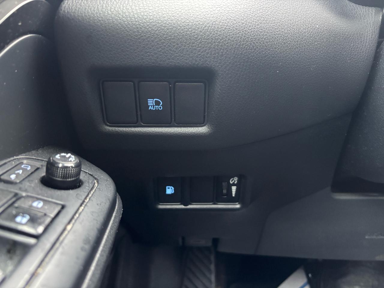 2018 Toyota C-HR Fwd Xle Photo