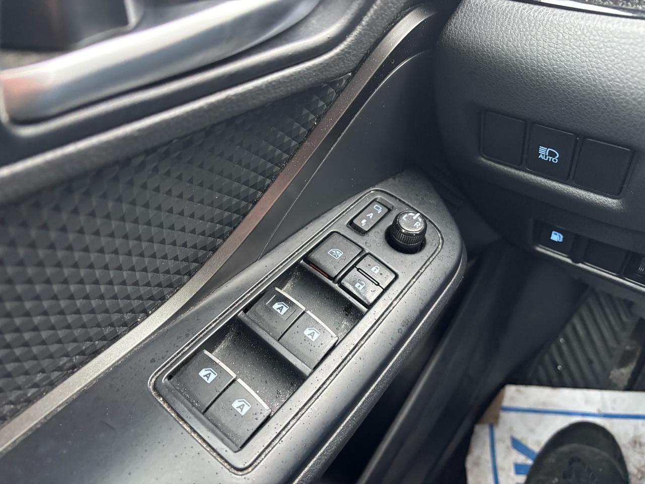 2018 Toyota C-HR Fwd Xle Photo