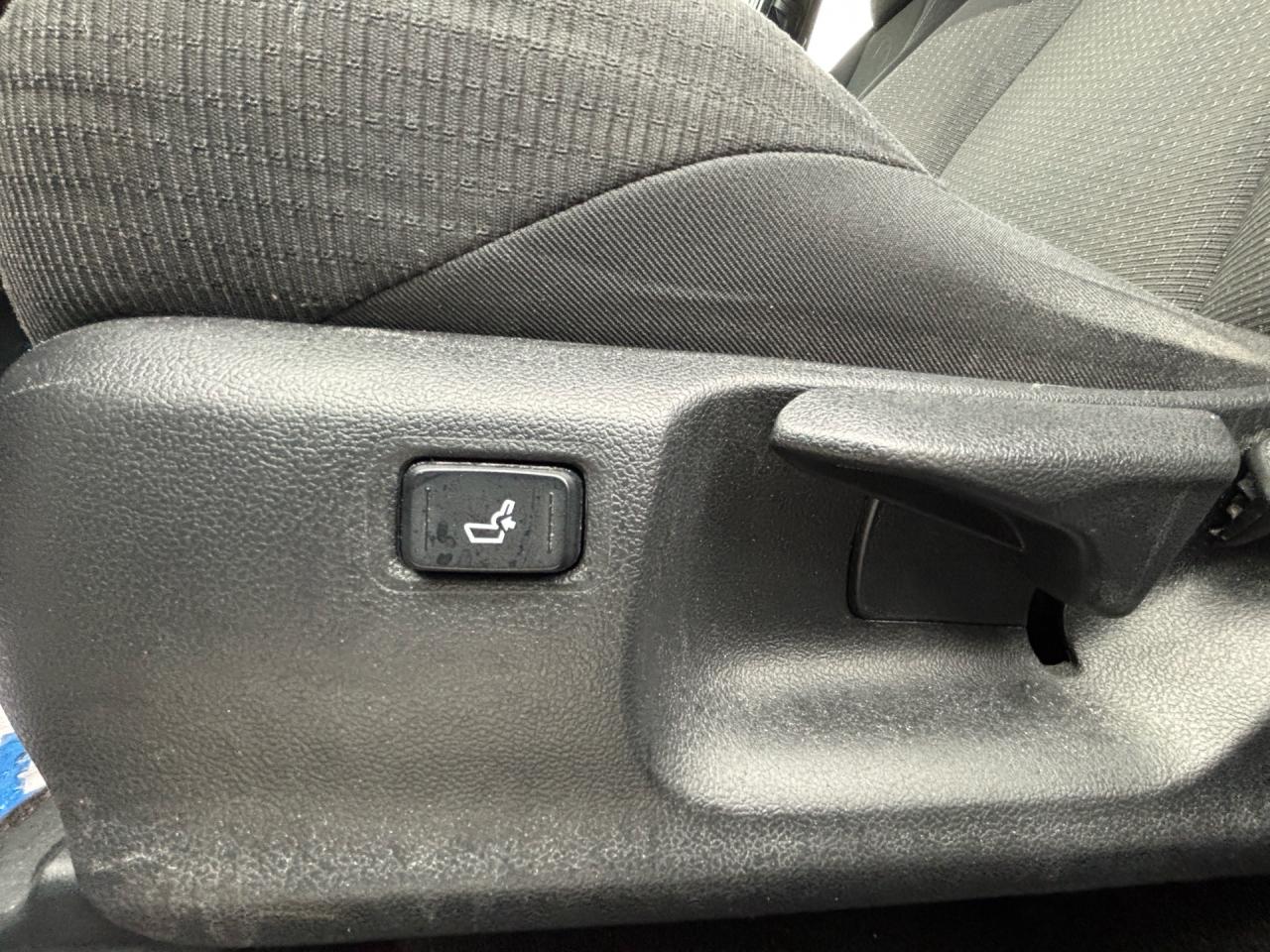 2018 Toyota C-HR Fwd Xle Photo