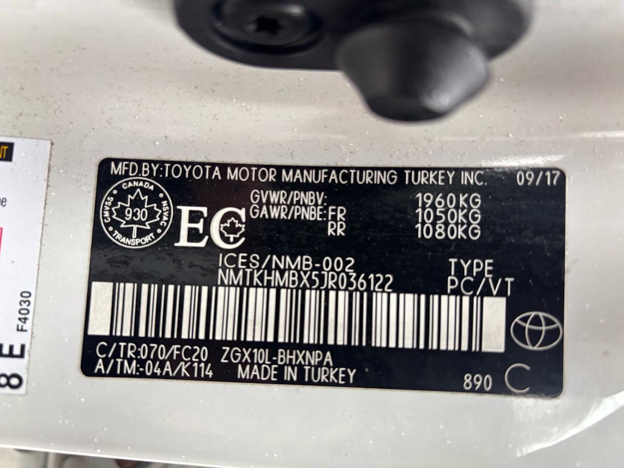 2018 Toyota C-HR Fwd Xle Photo