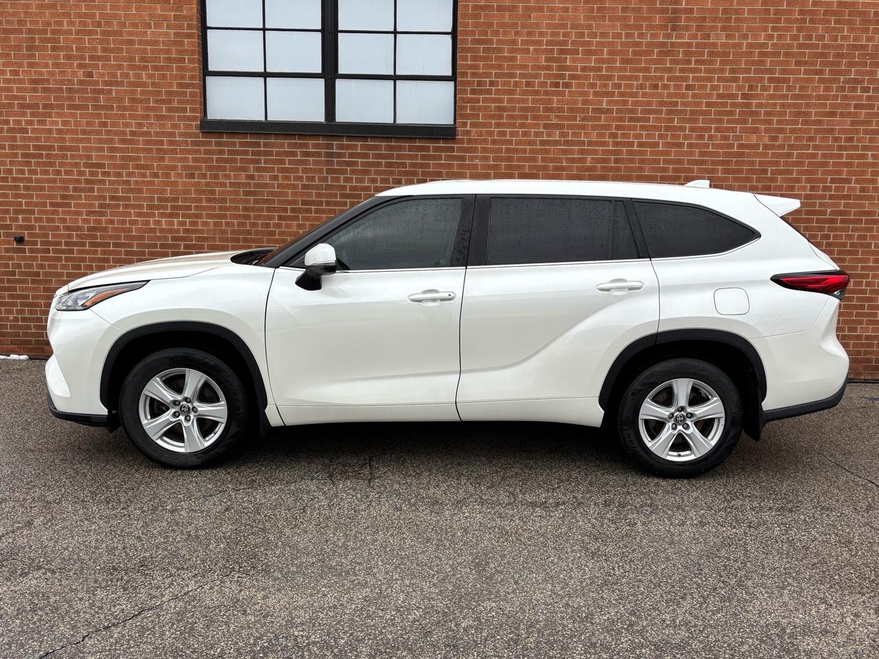 2020 Toyota Highlander LE AWD Photo2