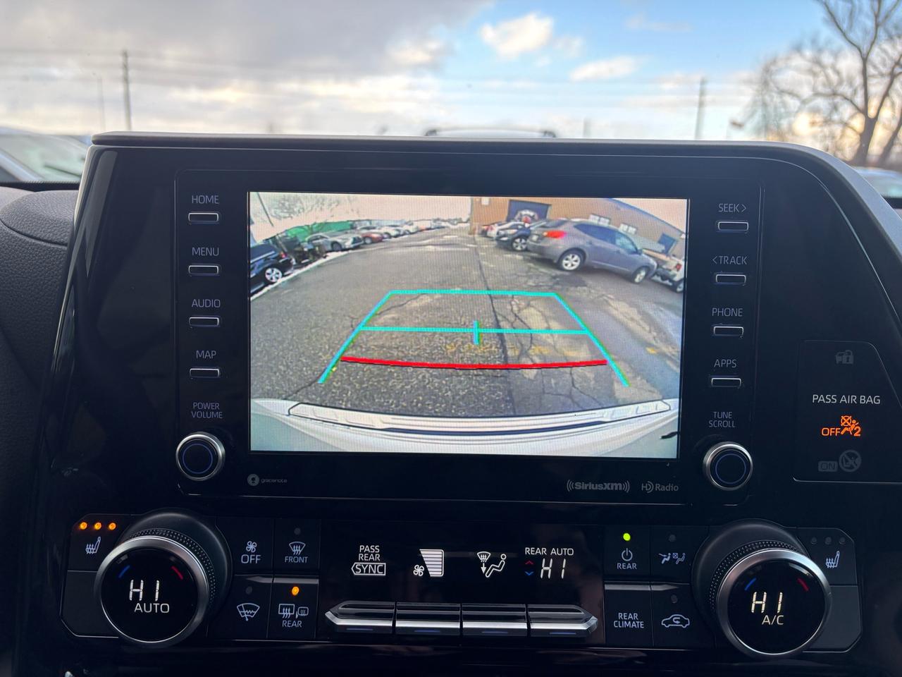 2020 Toyota Highlander LE AWD Photo