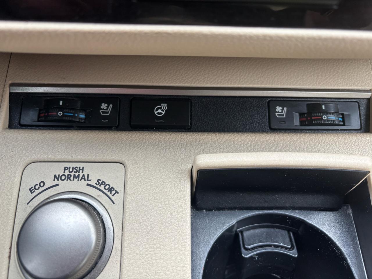 2014 Lexus ES 4DR SDN Photo