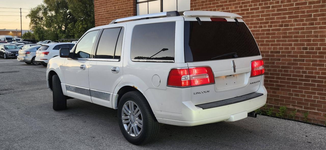 2010 Lincoln Navigator 4WD 4dr Ultimate Photo2