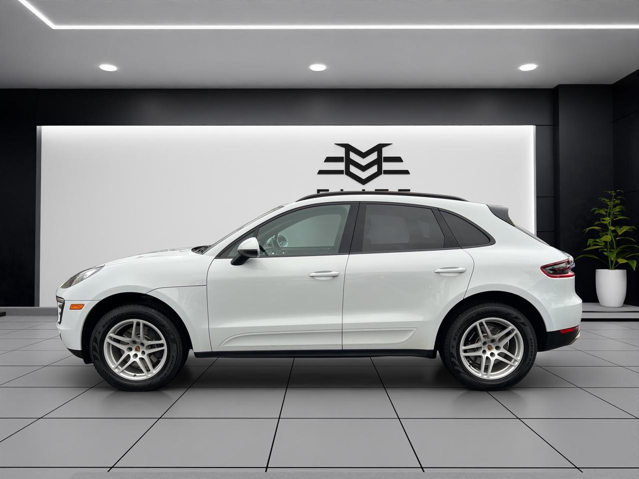 2018 Porsche Macan SPORT UTILITY - AWD - Navigation - Leather - Sunroof !! Photo3