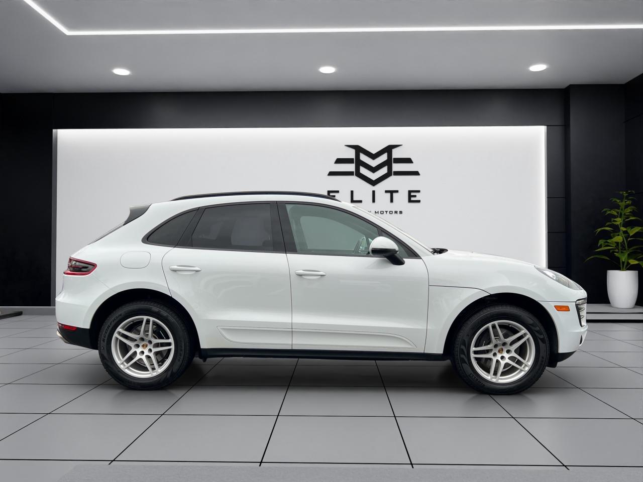 2018 Porsche Macan SPORT UTILITY - AWD - Navigation - Leather - Sunroof !! Photo