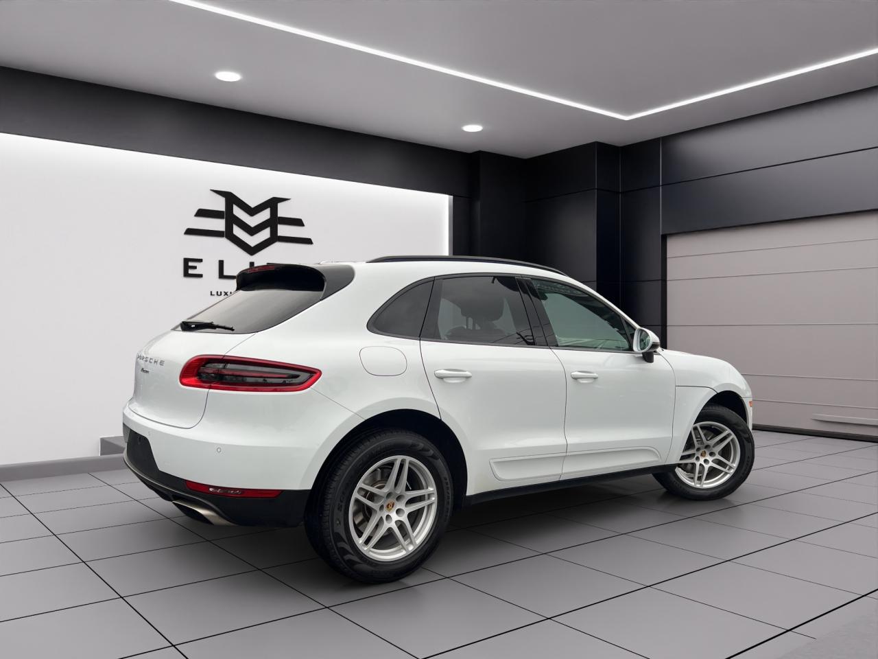 2018 Porsche Macan SPORT UTILITY - AWD - Navigation - Leather - Sunroof !! Photo