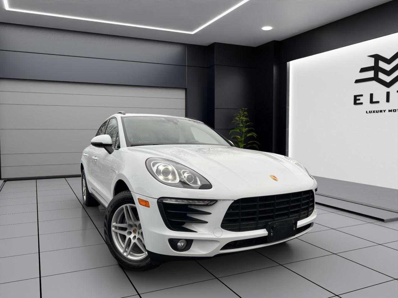 2018 Porsche Macan SPORT UTILITY - AWD - Navigation - Leather - Sunroof !! Photo