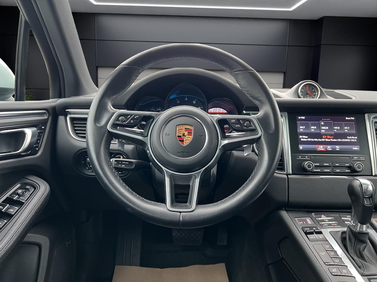 2018 Porsche Macan SPORT UTILITY - AWD - Navigation - Leather - Sunroof !! Photo