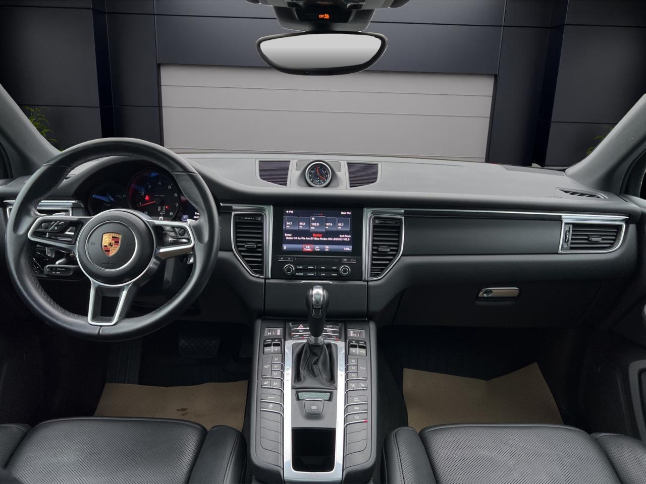 2018 Porsche Macan SPORT UTILITY - AWD - Navigation - Leather - Sunroof !! Photo