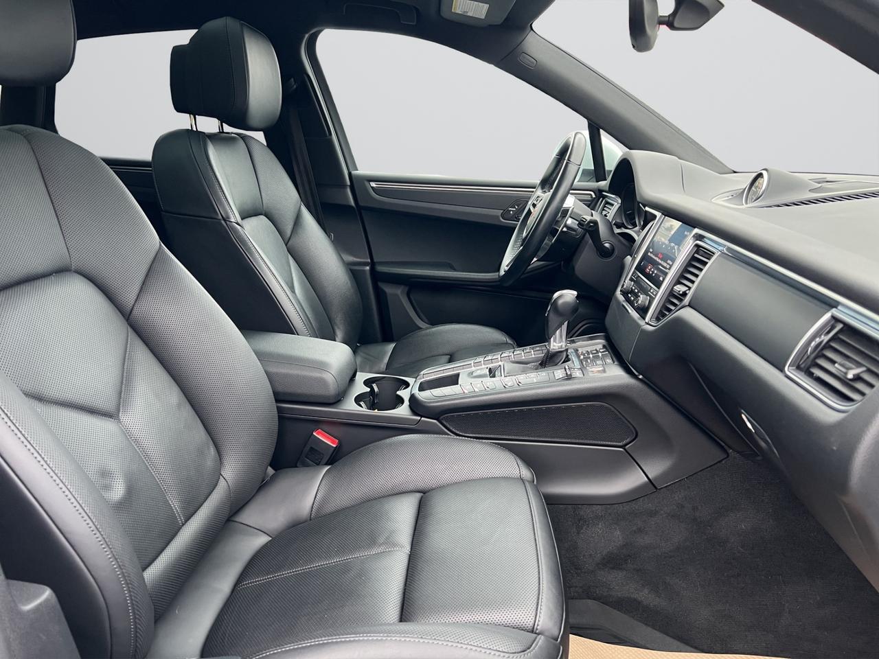 2018 Porsche Macan SPORT UTILITY - AWD - Navigation - Leather - Sunroof !! Photo