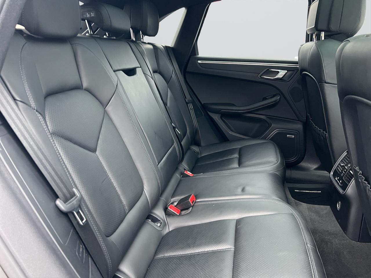 2018 Porsche Macan SPORT UTILITY - AWD - Navigation - Leather - Sunroof !! Photo