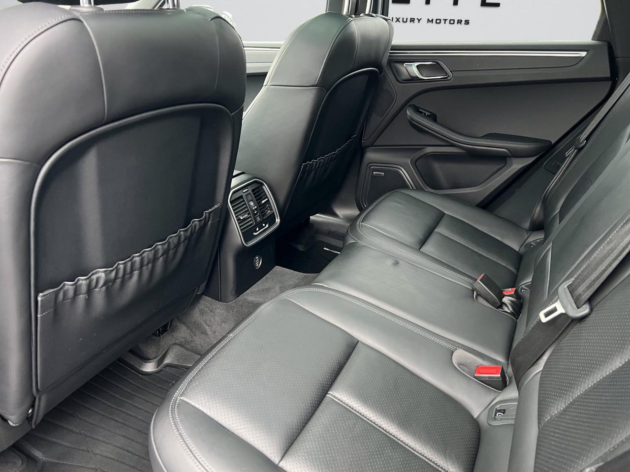 2018 Porsche Macan SPORT UTILITY - AWD - Navigation - Leather - Sunroof !! Photo