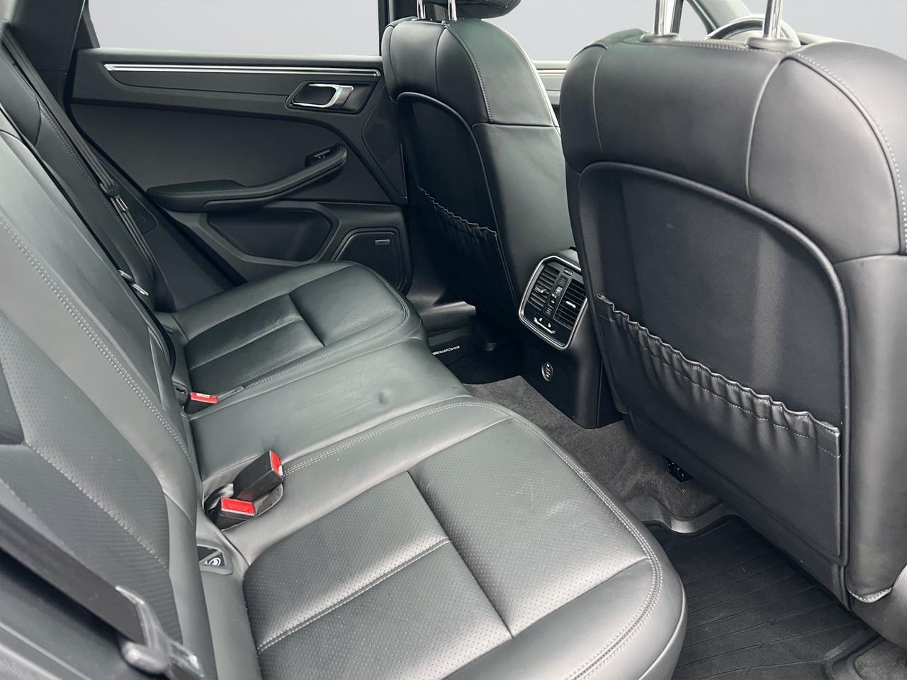 2018 Porsche Macan SPORT UTILITY - AWD - Navigation - Leather - Sunroof !! Photo