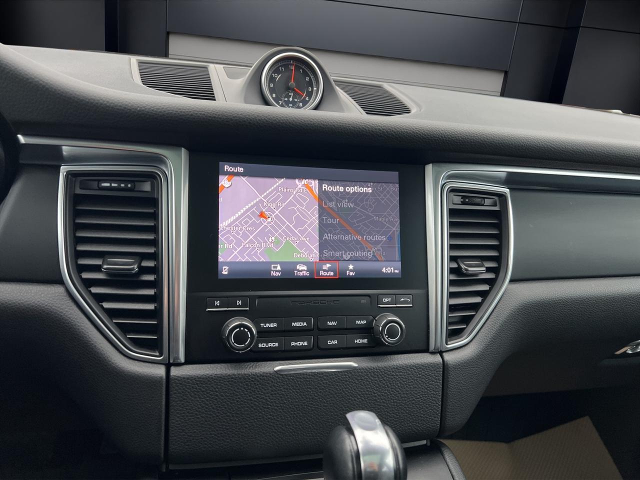 2018 Porsche Macan SPORT UTILITY - AWD - Navigation - Leather - Sunroof !! Photo