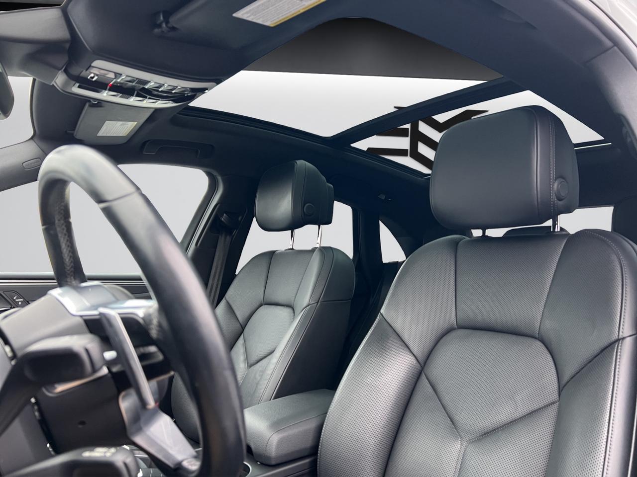 2018 Porsche Macan SPORT UTILITY - AWD - Navigation - Leather - Sunroof !! Photo