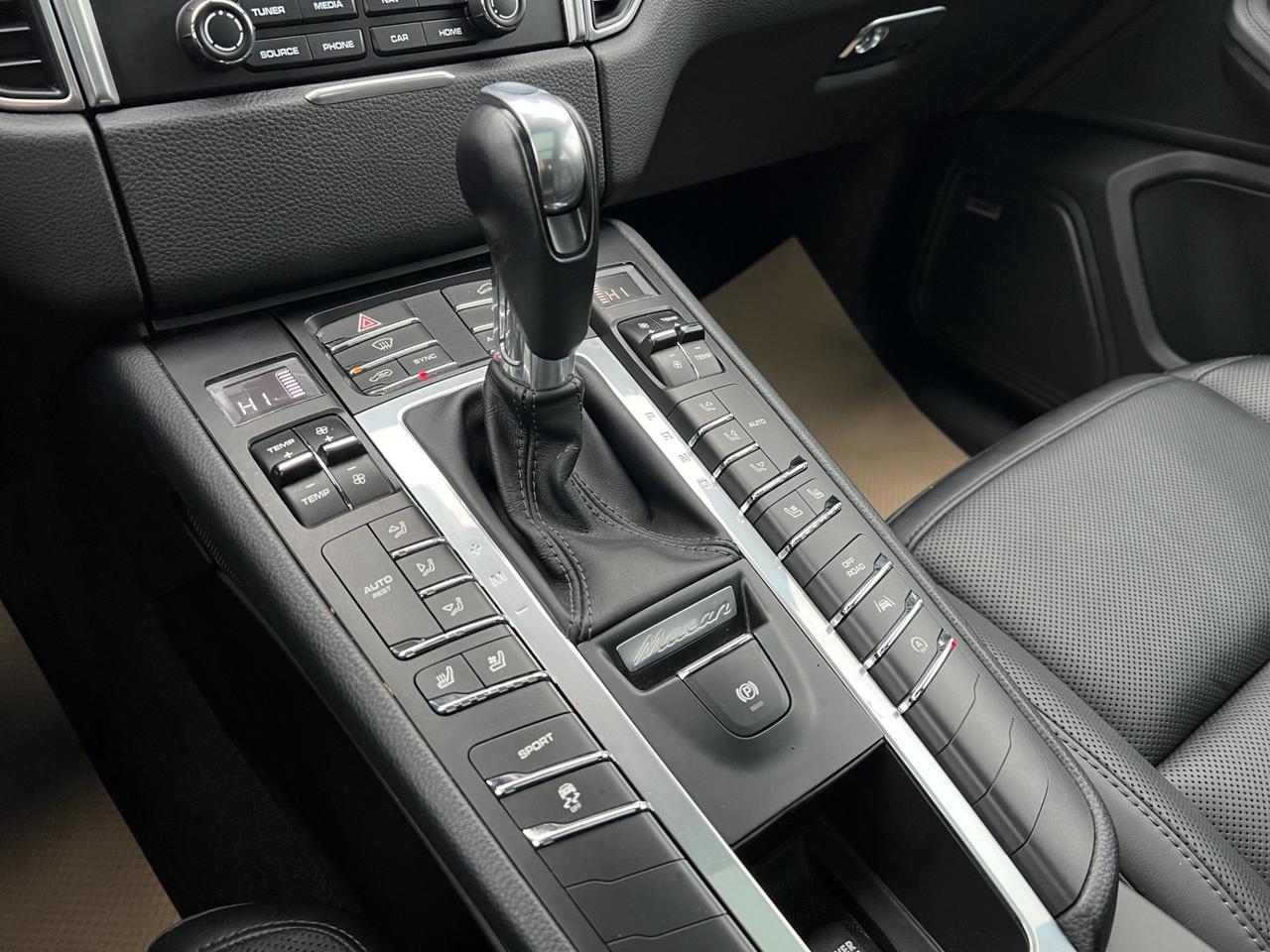 2018 Porsche Macan SPORT UTILITY - AWD - Navigation - Leather - Sunroof !! Photo