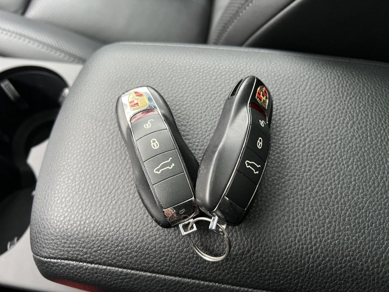 2018 Porsche Macan SPORT UTILITY - AWD - Navigation - Leather - Sunroof !! Photo