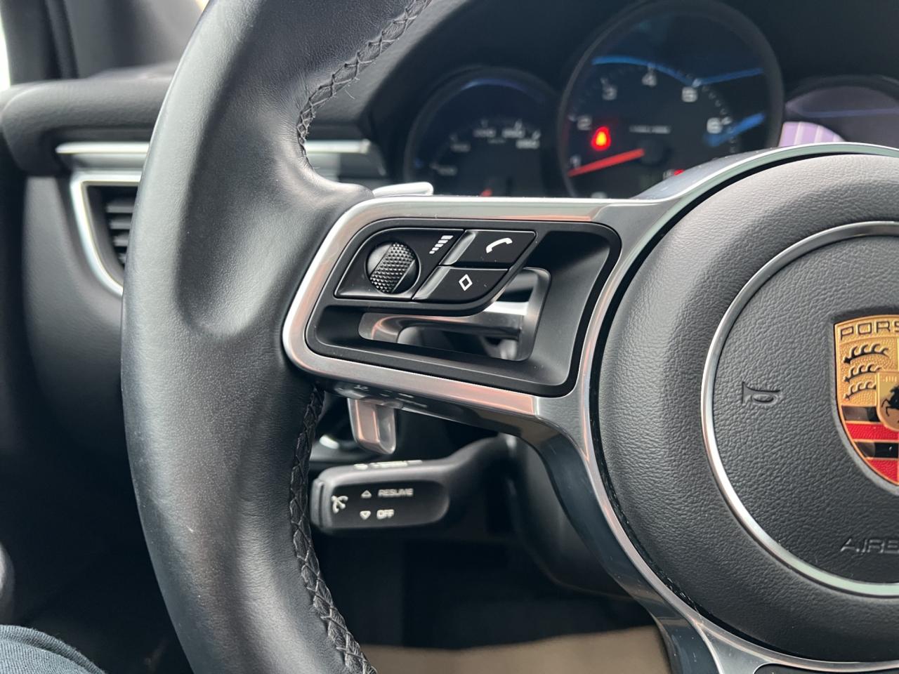 2018 Porsche Macan SPORT UTILITY - AWD - Navigation - Leather - Sunroof !! Photo