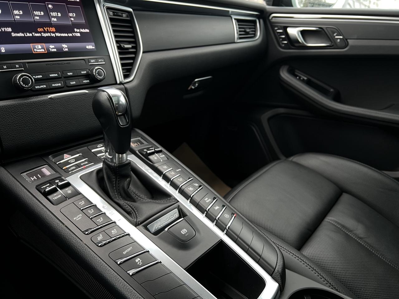 2018 Porsche Macan SPORT UTILITY - AWD - Navigation - Leather - Sunroof !! Photo