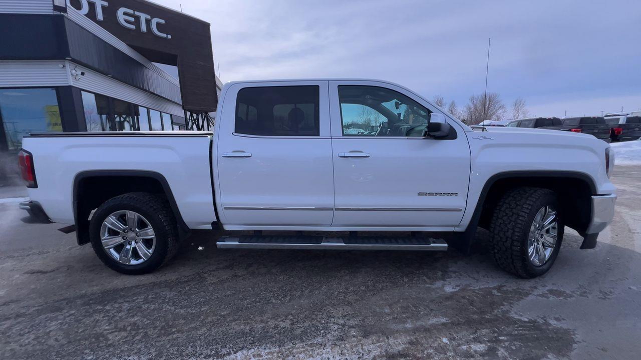 2018 GMC Sierra 1500 SLT 4X4, MOONROOF, HEATED STEERING WHEEL, HEATED LEATHER SEATS, BACK UP CAM, NAV!! Photo