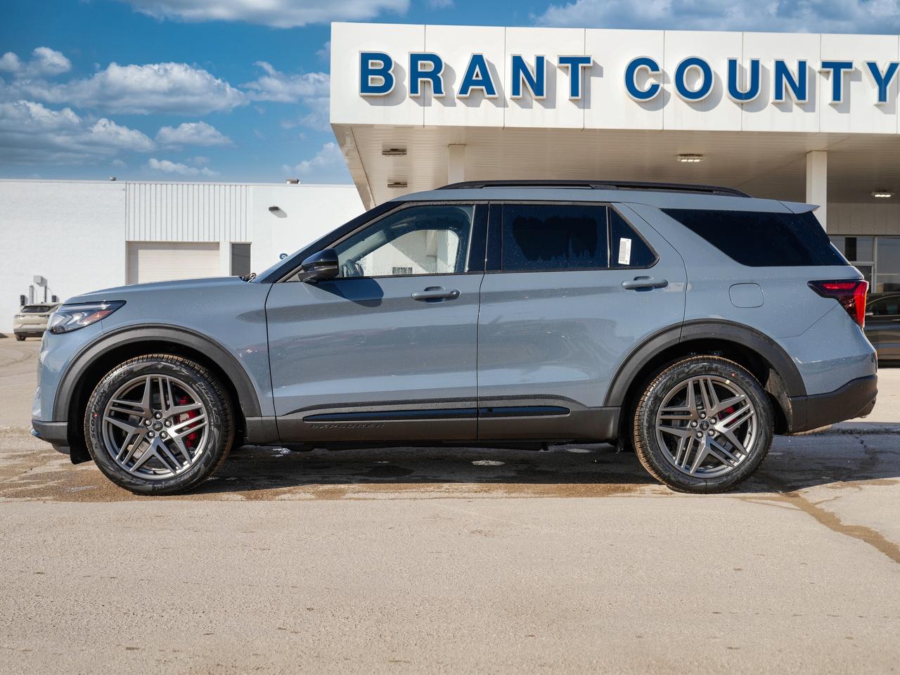 2026 Ford Explorer ST | AWD | PANO ROOF | 6 PASSENGER Photo3