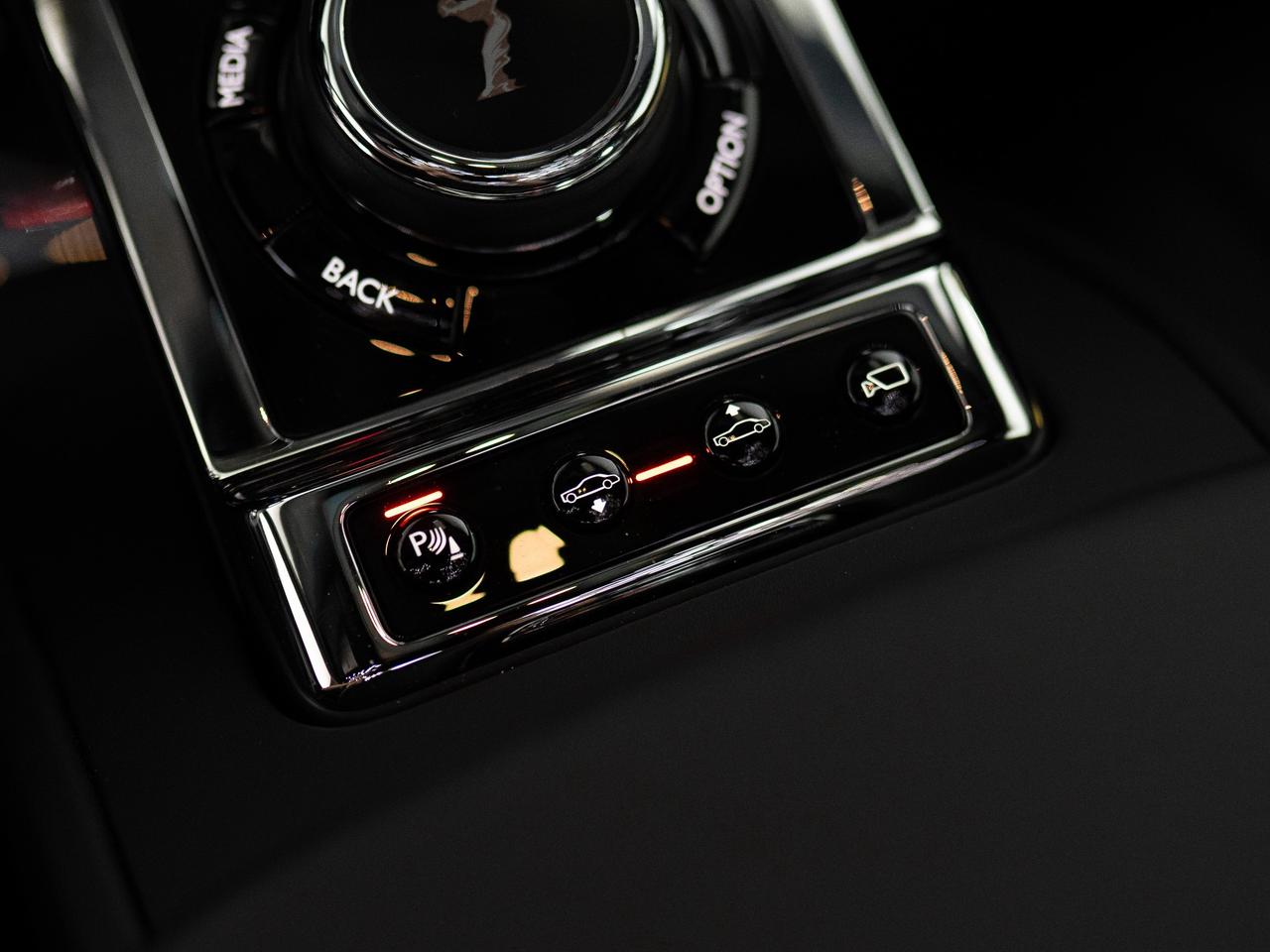 2025 Rolls Royce Phantom V12 | STARLIGHT ROOF | LOW KMS | HUD | 22 IN Photo