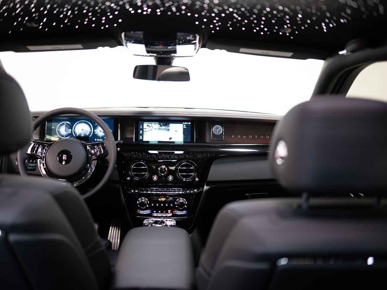 2025 Rolls Royce Phantom V12 | STARLIGHT ROOF | LOW KMS | HUD | 22 IN Photo