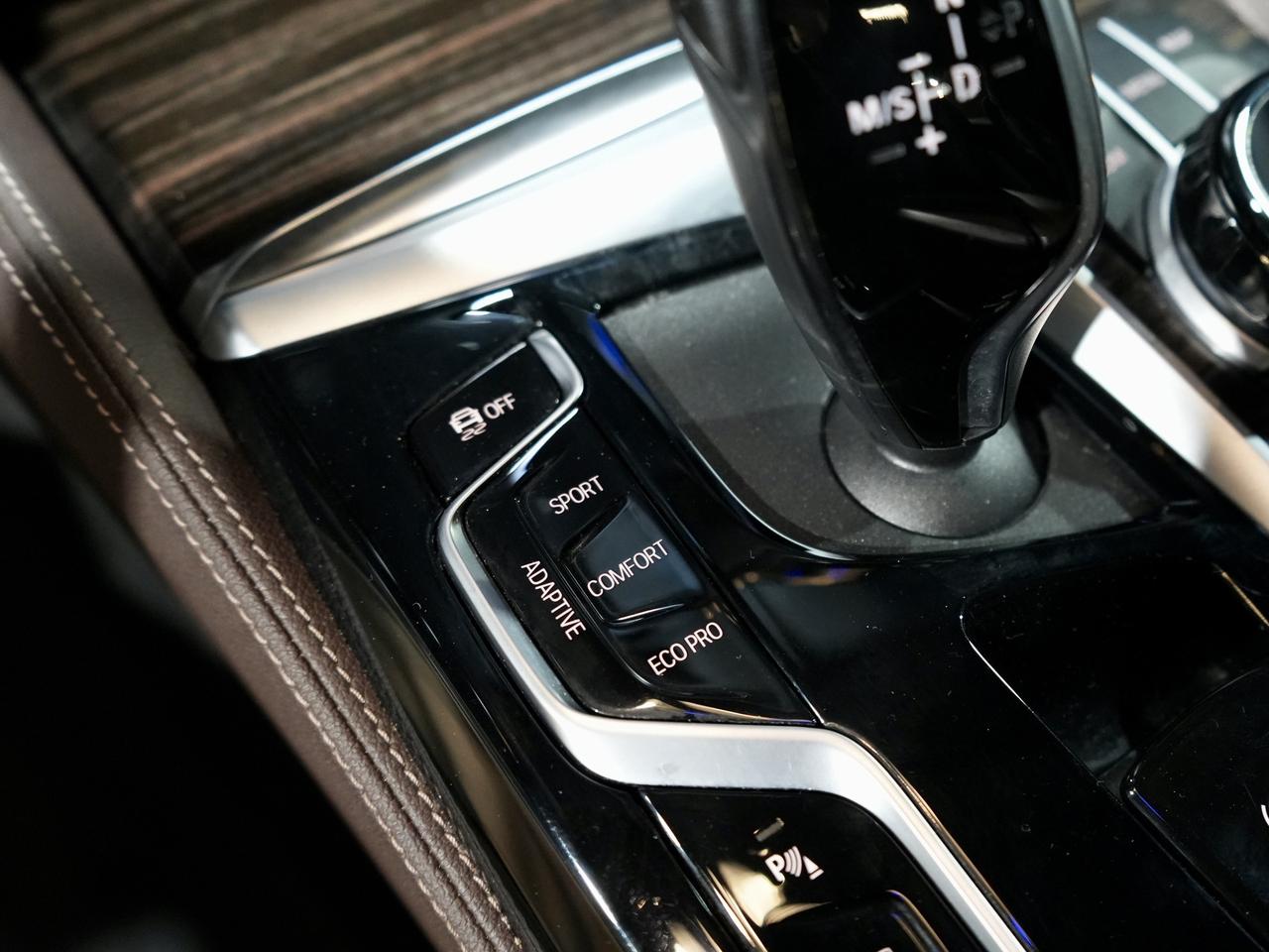 2022 BMW 5 Series M550i xDrive|HUD|HARMAN K|360CAM|ROOF|NO ACCIDENT Photo